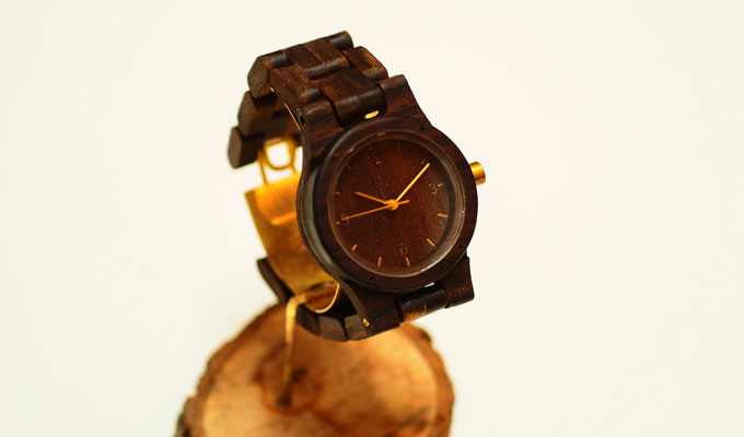 黒檀の木製腕時計