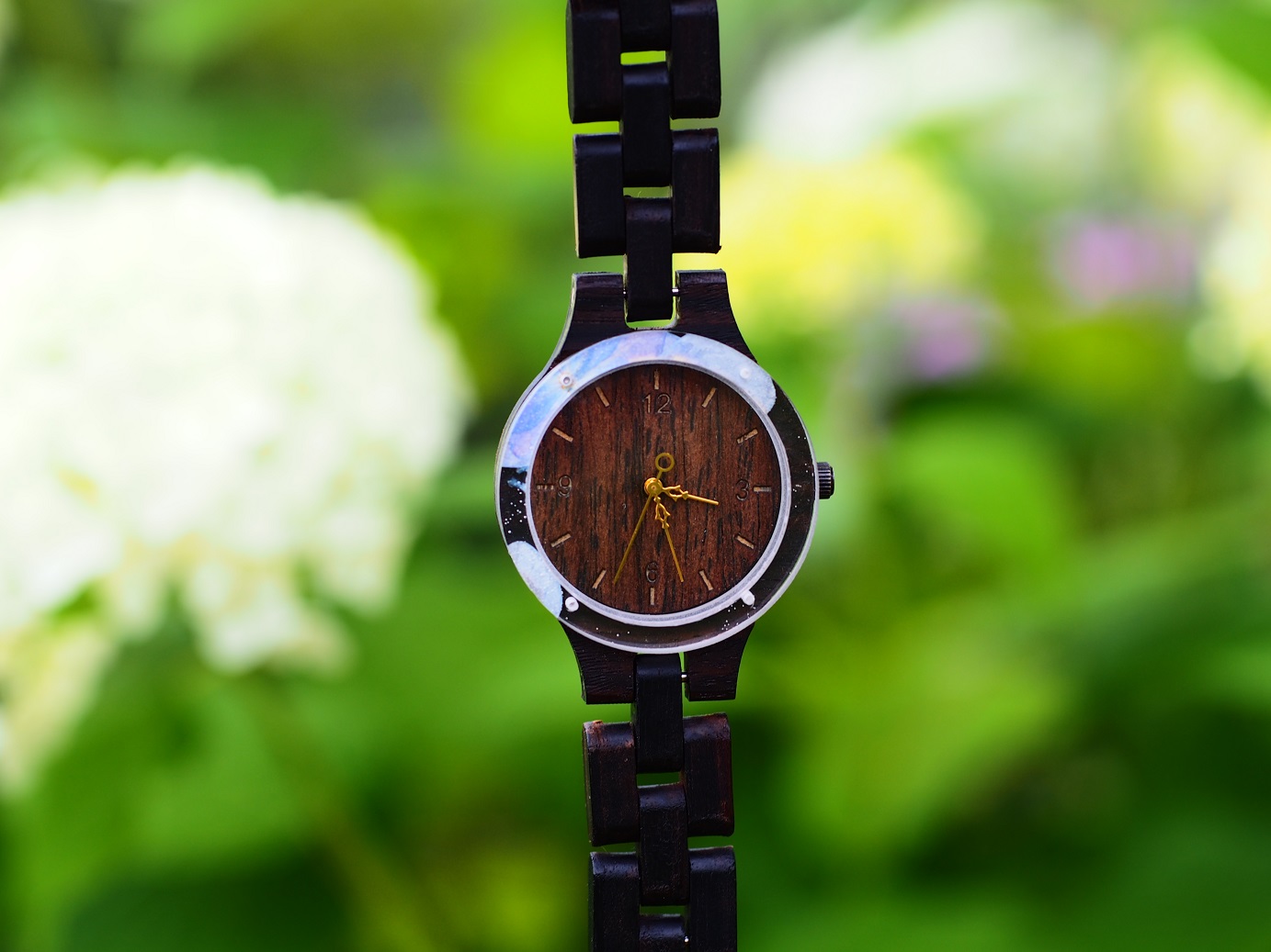 青紫陽花の黒檀木製腕時計